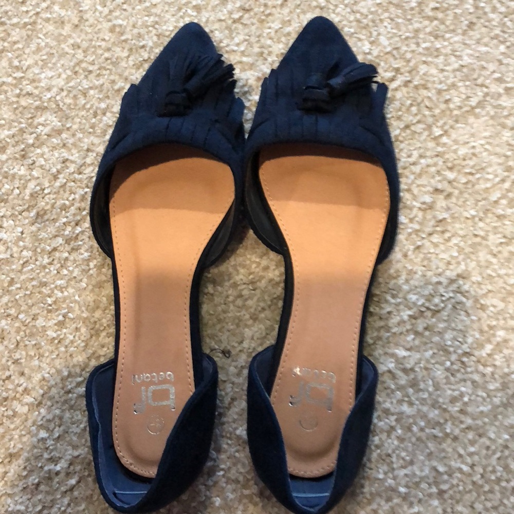 Women’s point toe flats